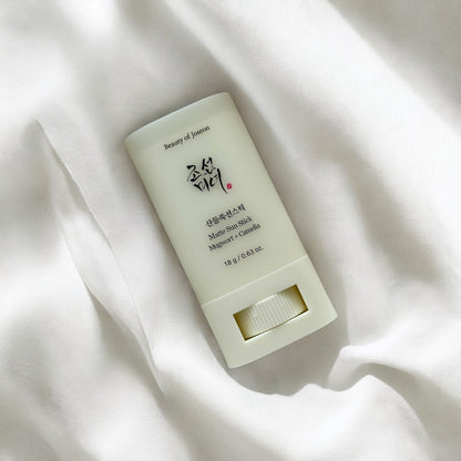 Matte Sun Stick - matte SPF stick with wormwood and camellia 18 g (SPF 50+ PA++++)